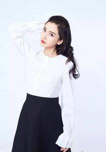 娱乐吃瓜酱穿搭博主