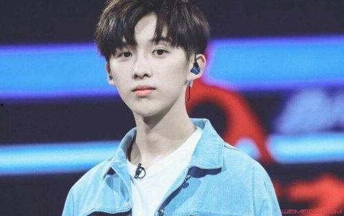 明星背景揭秘,揭秘明星的出身与成长历程